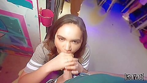 Sexy younger give gir like comfort a hot step dad