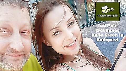 Sexy young brunettechapervio