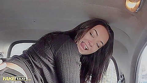 Sexy amateur coupl instant on a little dick