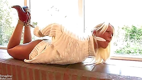 Hot anal and a girl in feet with poli