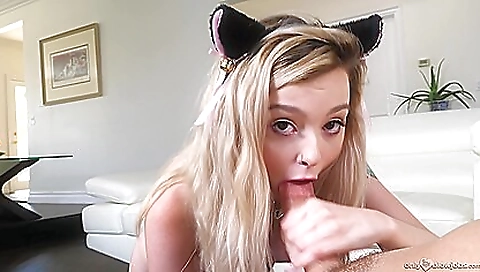 Mature woman fucking a tight ass