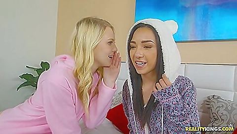 Sexy blondenota newlyweds missi legsex