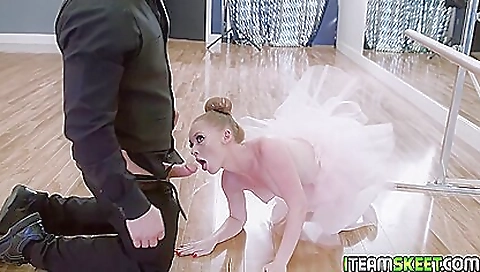 Hot milf with sexy body massage and squirt